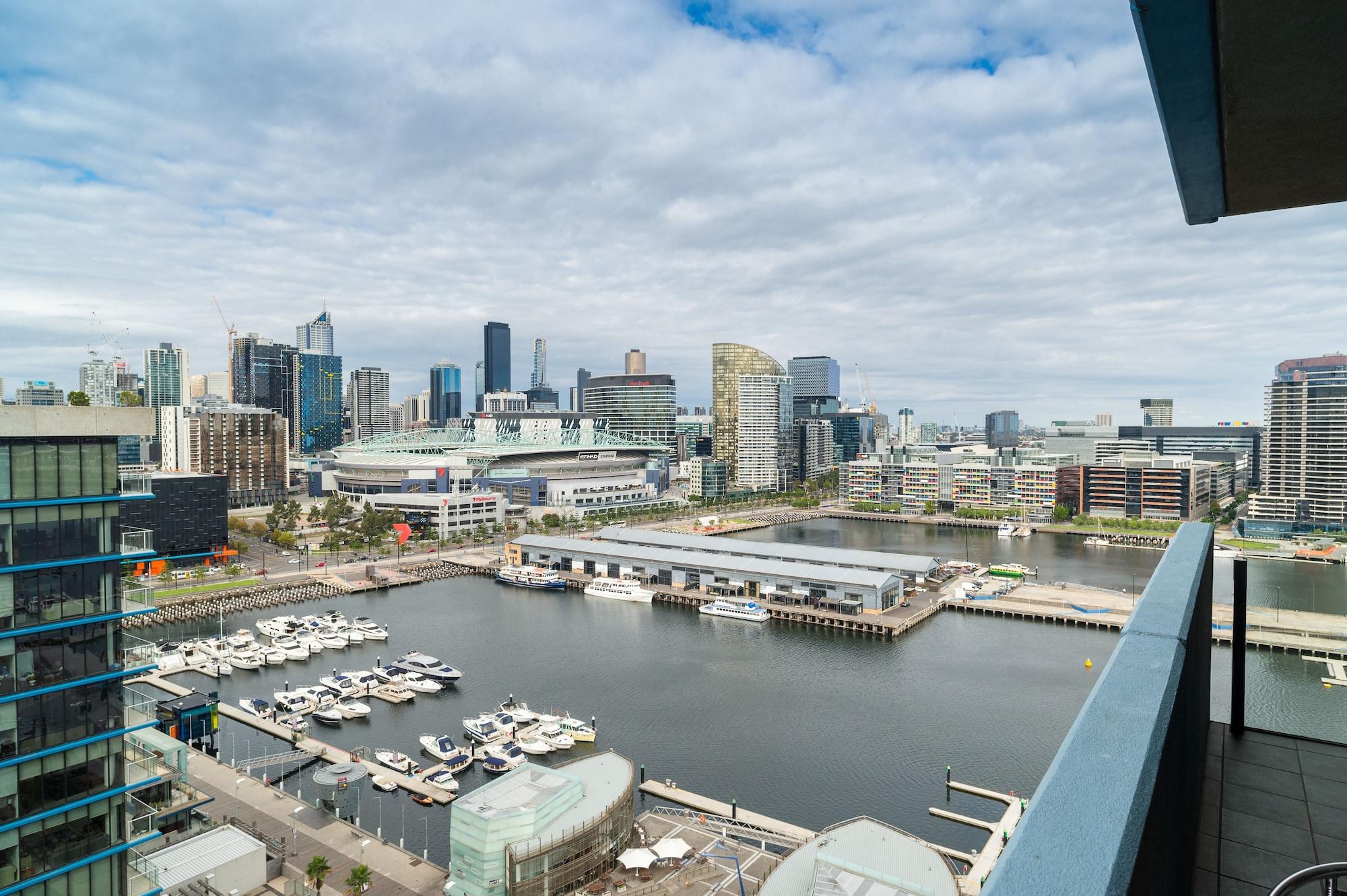 Akom At Docklands Мельбурн Экстерьер фото